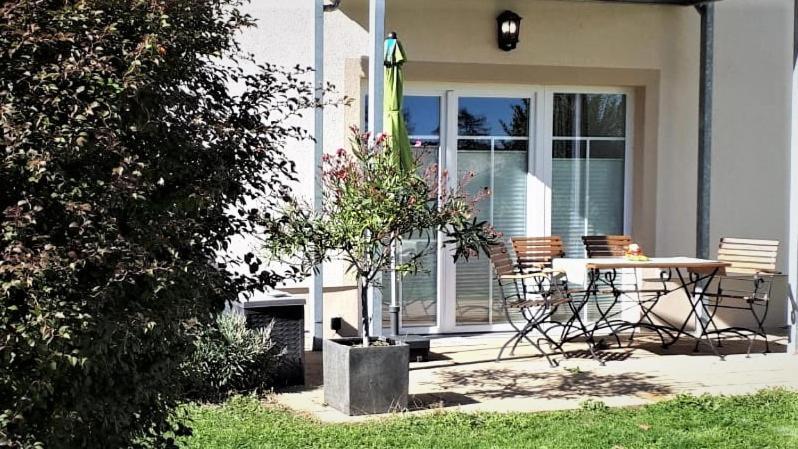 Gräfe - 3-seiten Hof Mit Großem Garten, Pool&sauna Apartment