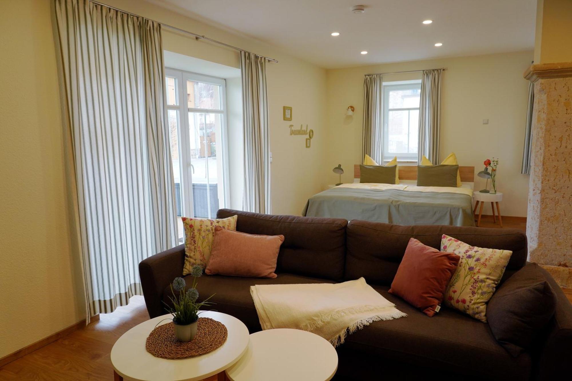 Apartment Gräfe - 3-seiten Hof Mit Großem Garten, Pool&sauna Meißen