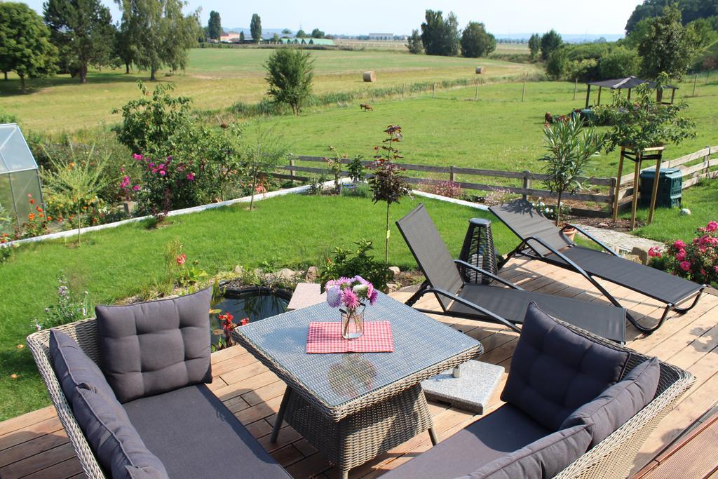Apartment Gräfe - 3-seiten Hof Mit Großem Garten, Pool&sauna *