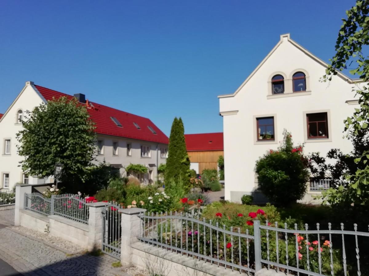 Gräfe - 3-seiten Hof Mit Großem Garten, Pool&sauna Apartment